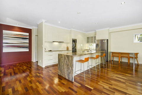 ANGOURIE HOUSE - SALT VILLAGE - Gold Coast 4U 2