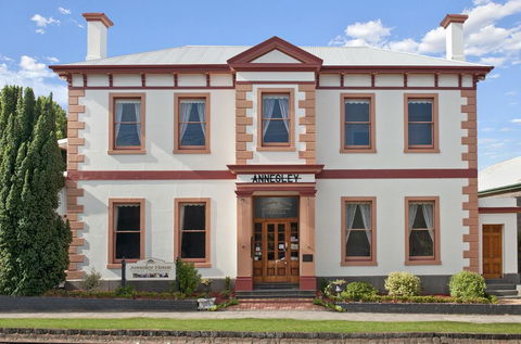 Annesley House - Accommodation Gold Coast 0