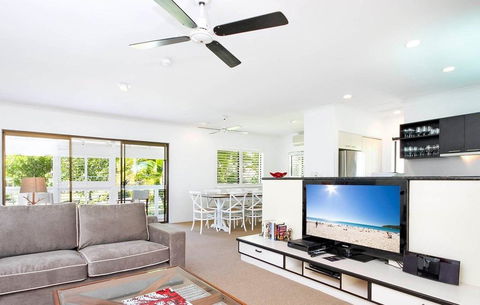 Apartment 1 - 20 Viewland Drive - Accommodation Gold Coast 1