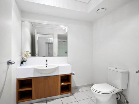 APARTMENT 11 PACIFIC APARTMENTS - Gold Coast 4U 3