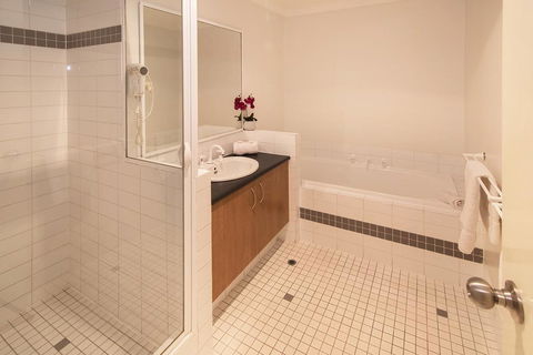 Apartment 115 - Located On The Main Street - Gold Coast 4U 3
