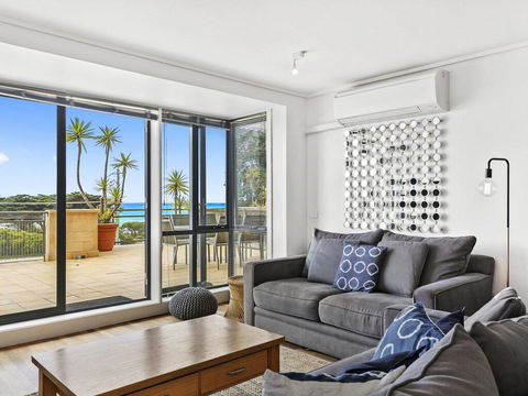 APARTMENT 12 PACIFIC APARTMENTS- Across From The Pier - Accommodation Gold Coast 2