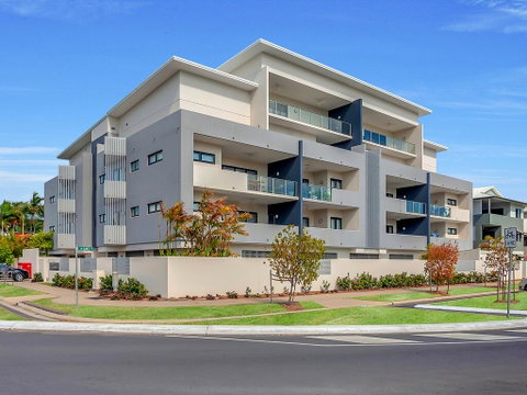 Apartment Close To The City Life On Lake 3 - Accommodation Gold Coast 1