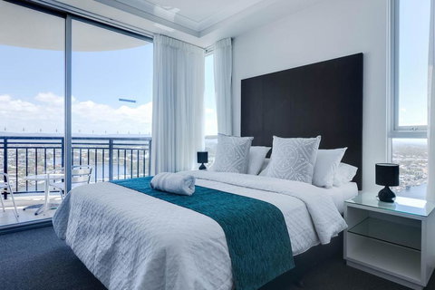 Apartment With Ocean Views - Accommodation Gold Coast 2