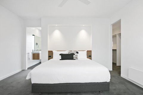 Apollo Bay Beach House - 1 Gold Coast 3