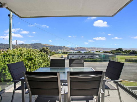 APOLLO BLUE 4 - Modern Waterfront Apartment - Accommodation Gold Coast 0