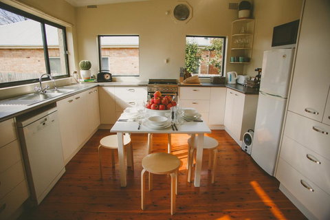 Apple Cottage, Orange NSW - 1 Gold Coast 3