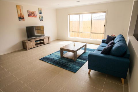 Apple House Point Cook - Gold Coast 4U 2