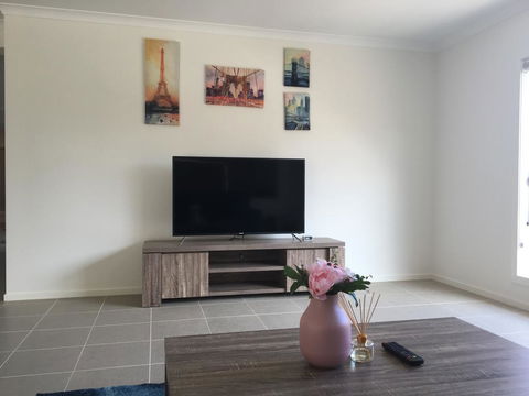 Apple House Point Cook - Gold Coast 4U 1