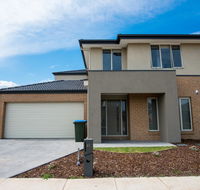 Apple House Point Cook - Gold Coast 4U