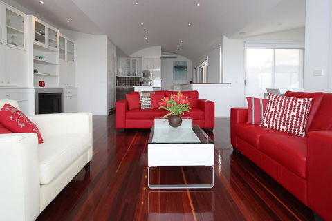 Aqua Luna - Gold Coast 4U 0