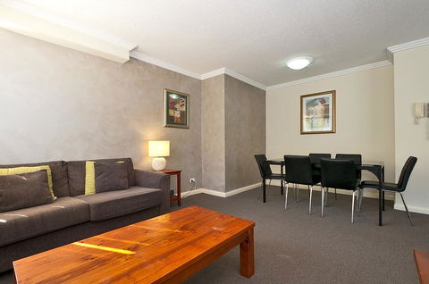 Aqualine Apartments On The Broadwater - 1 Gold Coast 2