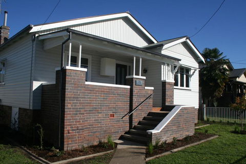 Armidale Executive Accommodation - City Centre - 1 Gold Coast 2