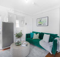 Art Deco Nook Around The Corner From Oxford St - Gold Coast 4U