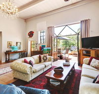 Arty Warehouse Apartment - stroll to South beach - Accommodation Gold Coast