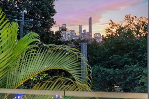 Luxurious Living - 3Bed-3Bath-1Car-Pool - Balmoral - Accommodation Gold Coast 3