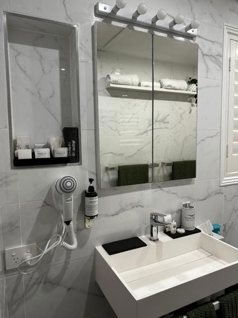 Luxury Boutique Self-Contained Private Granny Flat - 1 Gold Coast 3