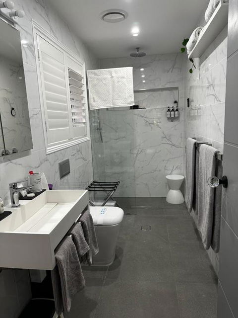 Luxury Boutique Self-Contained Private Granny Flat - 1 Gold Coast 2