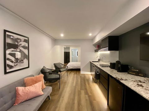 Luxury Inner-west Flat W/ Breakfast And Coffee Included! - Accommodation Gold Coast 0