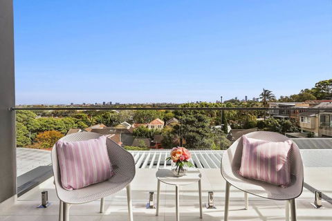 Luxury NEW 5BDRM Oasis With Heated Pool - Gold Coast 4U 2