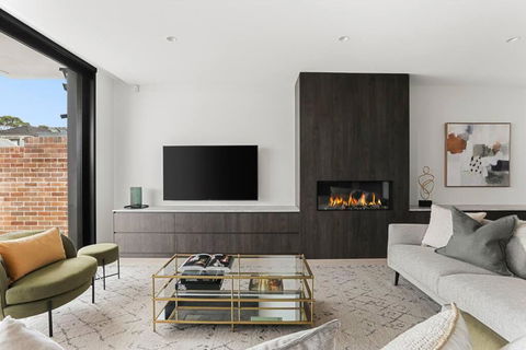 Luxury NEW 5BDRM Oasis With Heated Pool - Gold Coast 4U 3