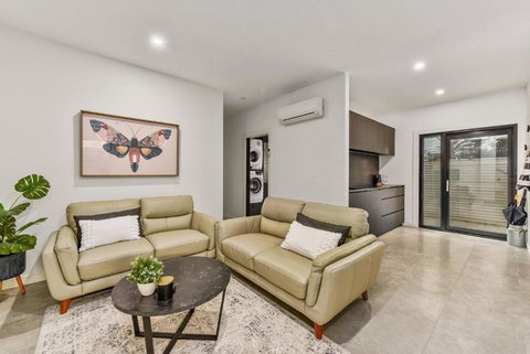Luxury On Holland Kingston SE - Accommodation Gold Coast 1