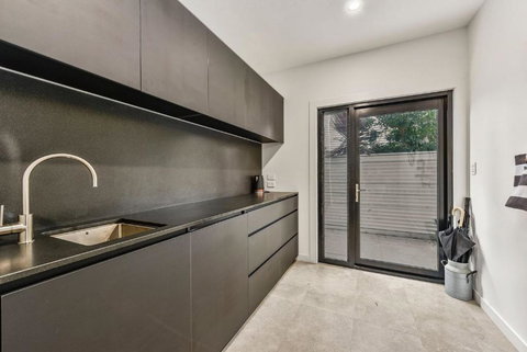 Luxury On Holland Kingston SE - Accommodation Gold Coast 2