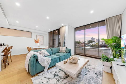 Luxury Penthouse 3 Bedrooms In Neutral Bay - Gold Coast 4U 0