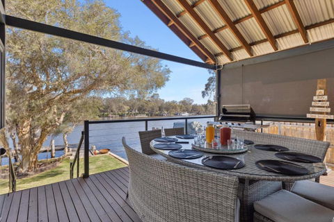 Luxury Riverside Escape With Private Jetty On The Murray River - Gold Coast 4U 2
