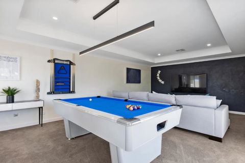 Luxury Riverside Escape With Private Jetty On The Murray River - Gold Coast 4U 1