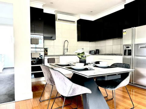Luxury Stay In Williamstown - Accommodation Gold Coast 0