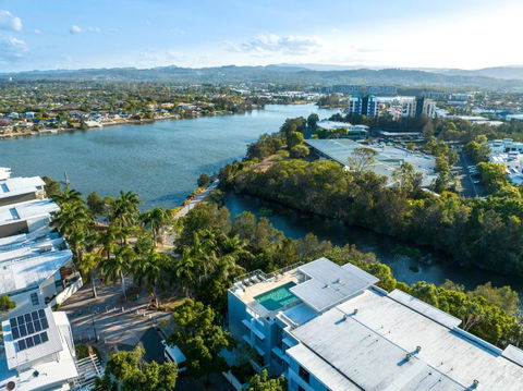 Luxury Stays Varsity-Robina-Bond - Accommodation Gold Coast 0