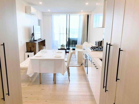 M-city Apartment - Executive Twin King Ensuites - Fully Equipped - Free Parking, Fast Wifi, Smart TV, Netflix, Complementary Drinks & Amenities - M-city Shopping Centre Clayton 3168 - Accommodation Gold Coast 0