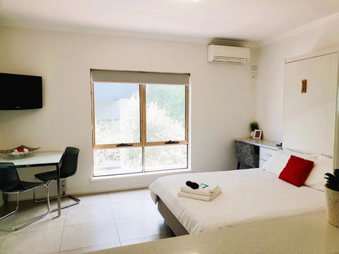 M4 West Perth Studio Apartment Near Kings Park - Gold Coast 4U 3