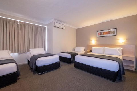 Maclin Lodge Motel - Accommodation Gold Coast 2
