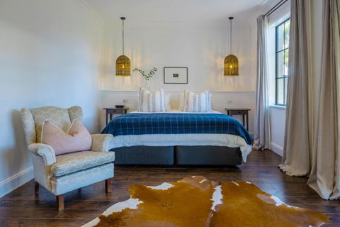 MAIN STREET RETREAT - King BRs, Comp Minibar, Breakfast Prov, Fireplaces - Accommodation Gold Coast 0