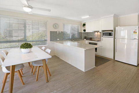 MAINSAIL8- MOOLOOLABA BEACH - Accommodation Gold Coast 0