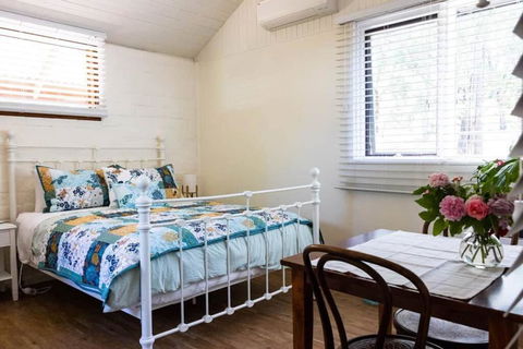 Maldon Cosy Garden Cottage - Charming One Room Studio - Gold Coast 4U 0