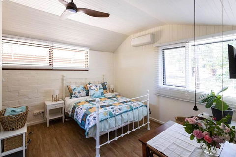 Maldon Cosy Garden Cottage - Charming One Room Studio - Gold Coast 4U 2