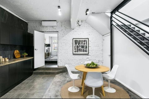 MANHATTAN STYLE 3 STORY LUXURY IN ST PETERS - Accommodation Gold Coast 1