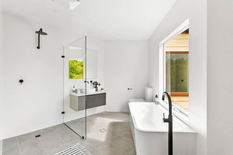 MANHATTAN STYLE 3 STORY LUXURY IN ST PETERS - Accommodation Gold Coast 3