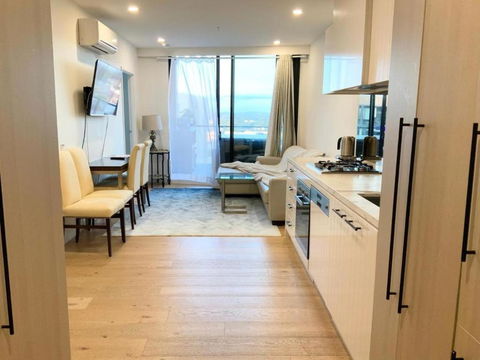 M-city Shopping Center Apartment - Executive Twin King Ensuites - Fully Equipped - Free Parking, Fast Wifi, Smart TV, Netflix, Complementary Drinks & Amenities - Clayton 3168 - Accommodation Gold Coast 1