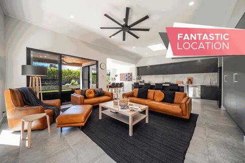 Marble At South Plympton - 4BR Modern WiFi - Accommodation Gold Coast 0