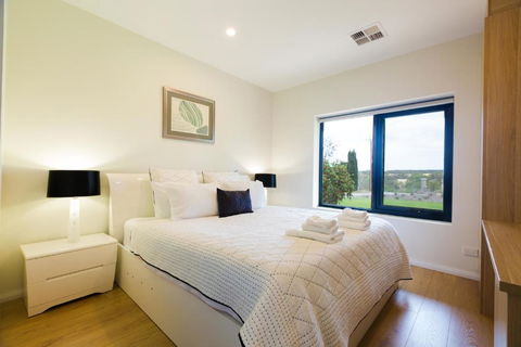 Mattner House Family Vacation Resort - Gold Coast 4U 1