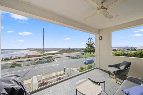 Meander - Port Noarlunga South - C21 SouthCoast Holidays - Accommodation Gold Coast 1
