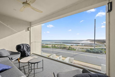 Meander - Port Noarlunga South - C21 SouthCoast Holidays - Accommodation Gold Coast 2