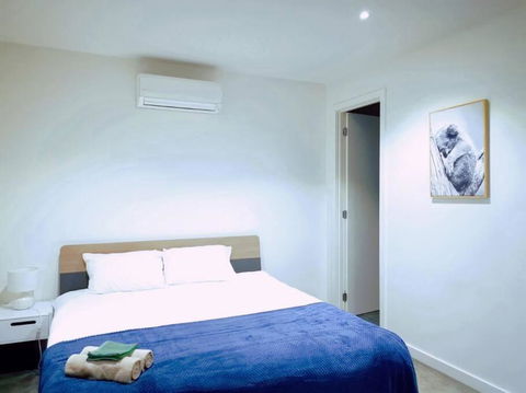 Melbourne Airport Area 3Bedroom House Strathmore Heights - Gold Coast 4U 1