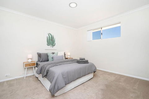 Modern Midland Retreat 2br 1 Bth - Gold Coast 4U 1