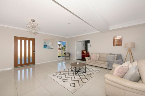 Modern Luxury Ocean Views - Gold Coast 4U 3