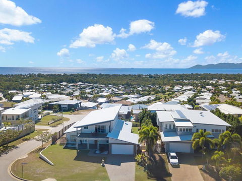 Modern Luxury Ocean Views - Gold Coast 4U 2